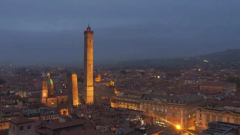 Emilia-Romagna Travel Guide for Food Lovers: Italian Cuisine Delights!